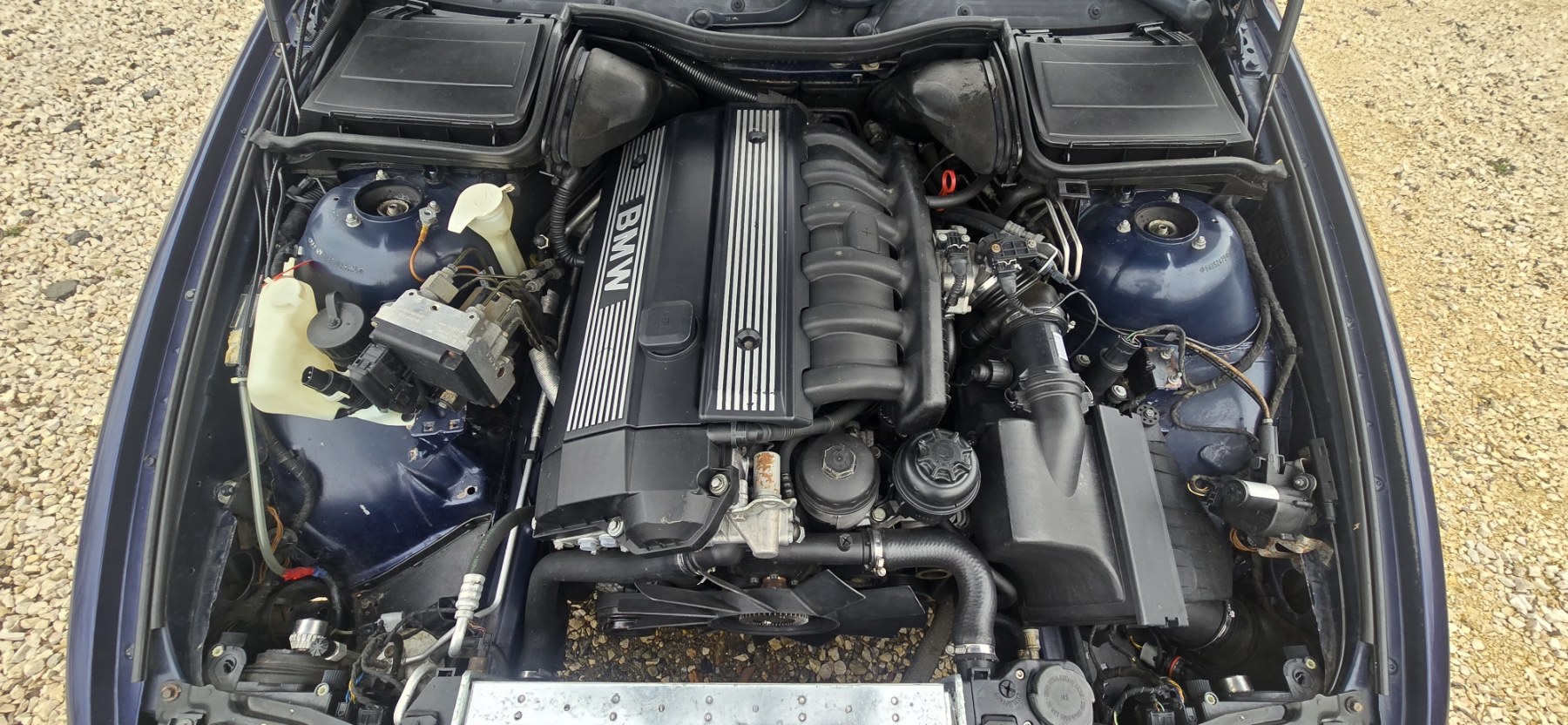 BMW E39 523i - Image 9