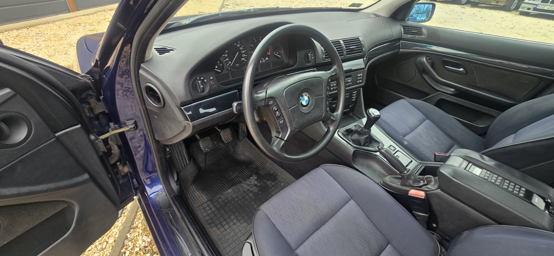 BMW E39 523i - Image 14