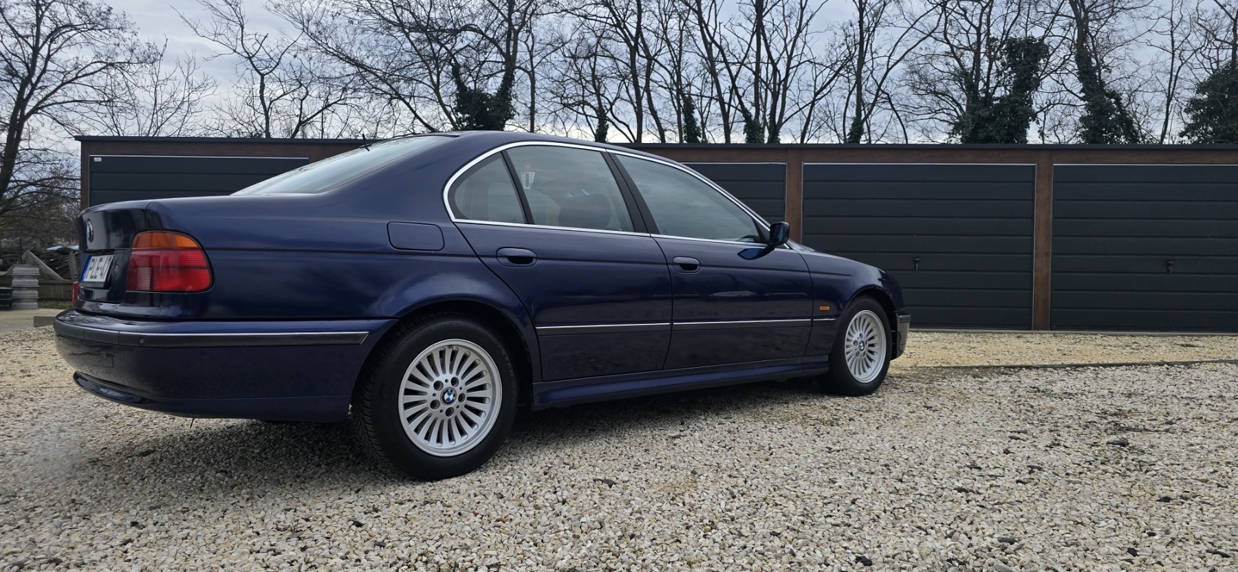 BMW E39 523i - Image 2