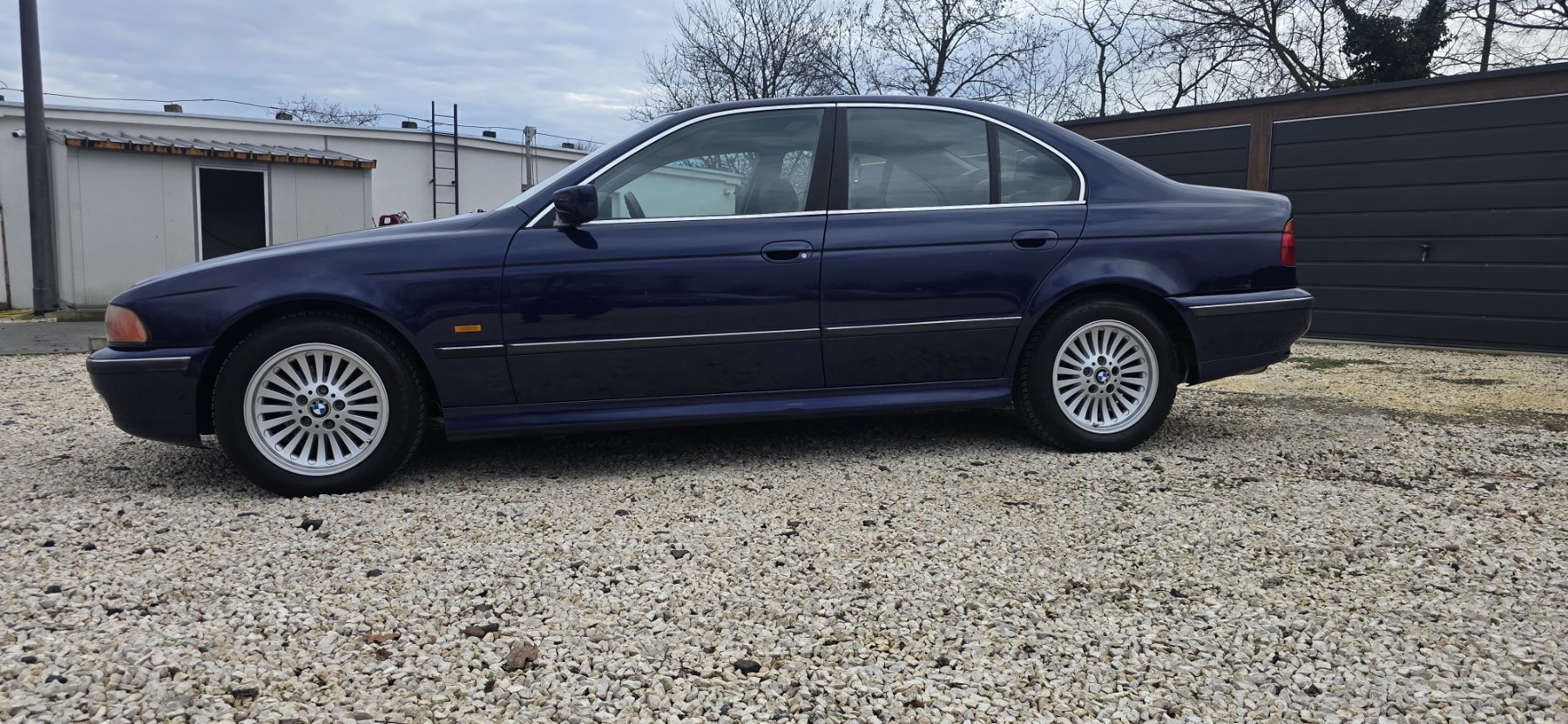 BMW E39 523i - Image 5