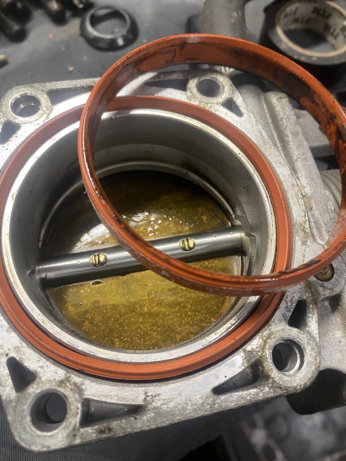 BMW E39 523i - Image 18