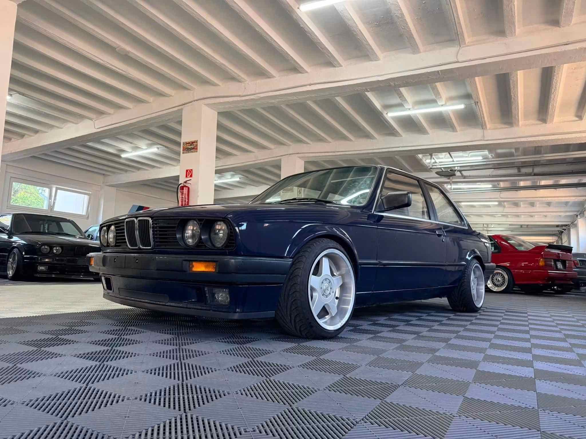 BMW E30 320i AUTOMATA
