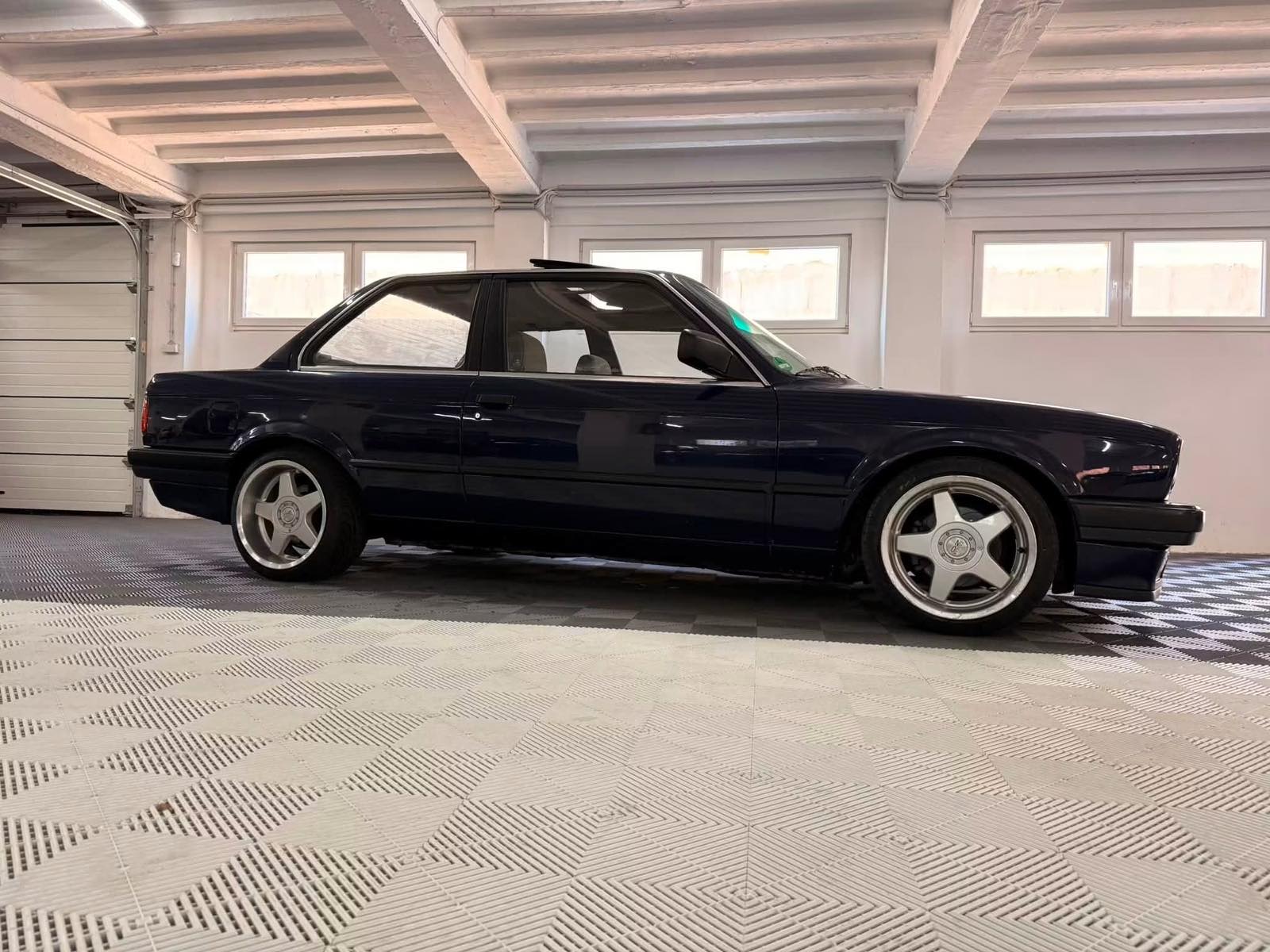 BMW E30 320i AUTOMATA - Image 3